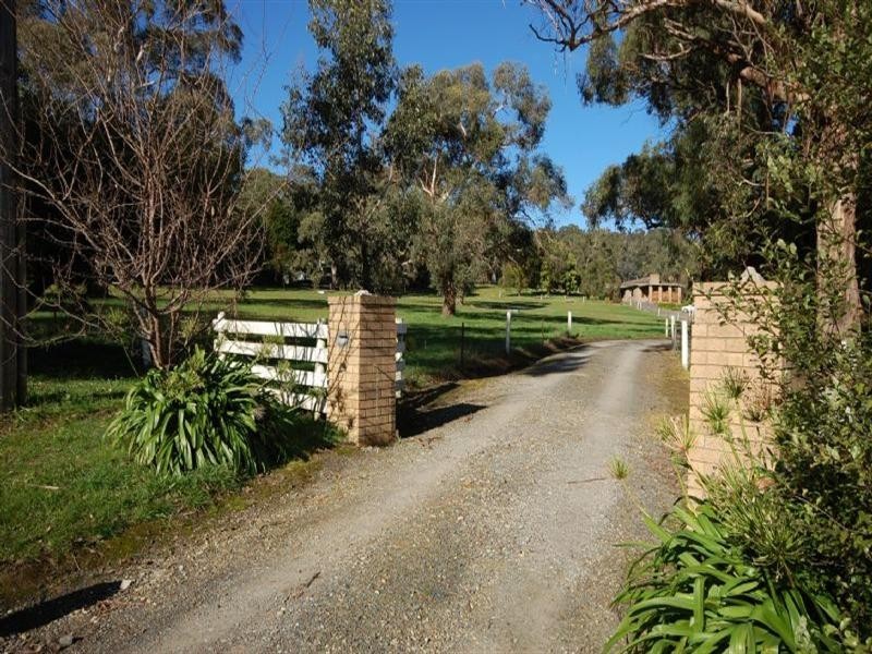 32 Centre Road, Yellingbo VIC 3139