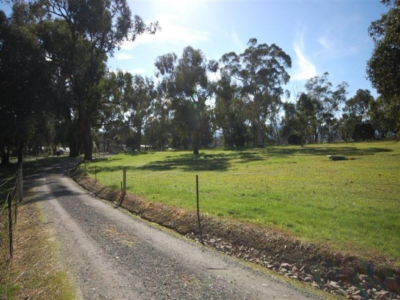 32 Centre Road, Yellingbo VIC 3139