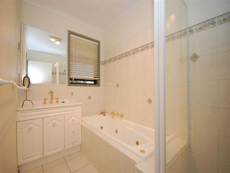 32 Centre Road, Yellingbo VIC 3139