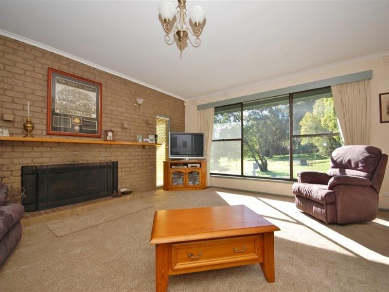 32 Centre Road, Yellingbo VIC 3139