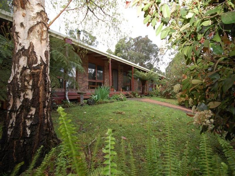 45 Railway Parade, Wandin North VIC 3139