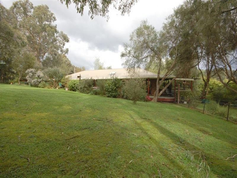 45 Railway Parade, Wandin North VIC 3139
