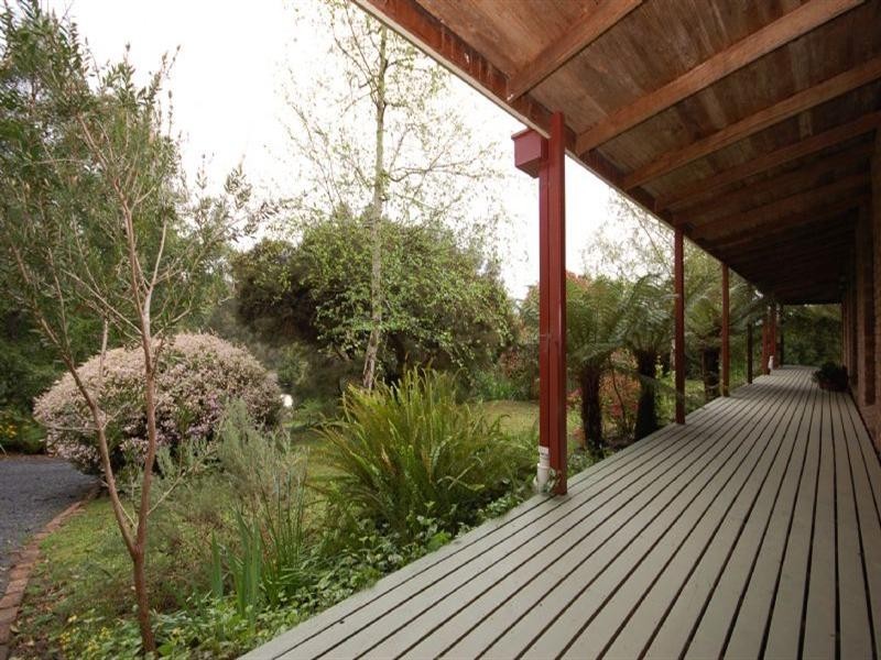 45 Railway Parade, Wandin North VIC 3139