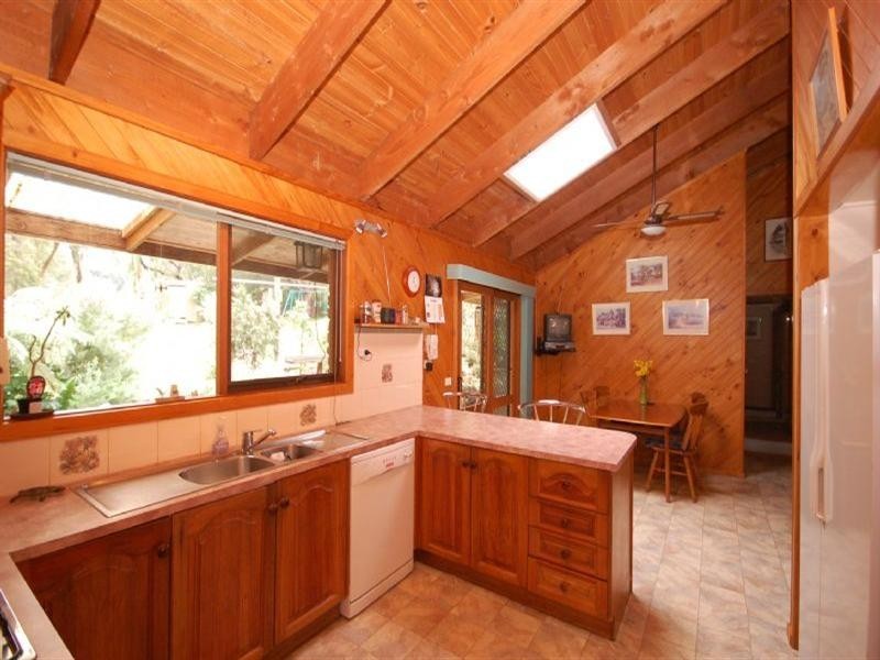 45 Railway Parade, Wandin North VIC 3139