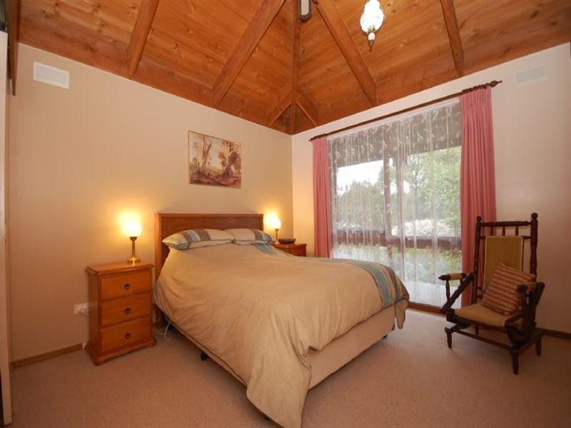 45 Railway Parade, Wandin North VIC 3139