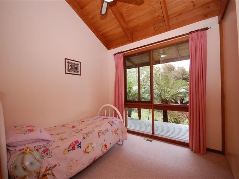 45 Railway Parade, Wandin North VIC 3139