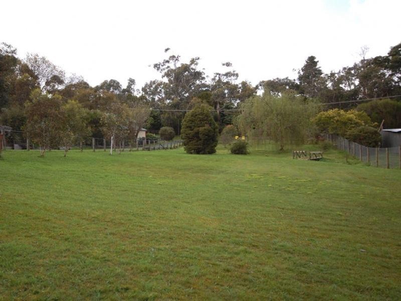 45 Railway Parade, Wandin North VIC 3139