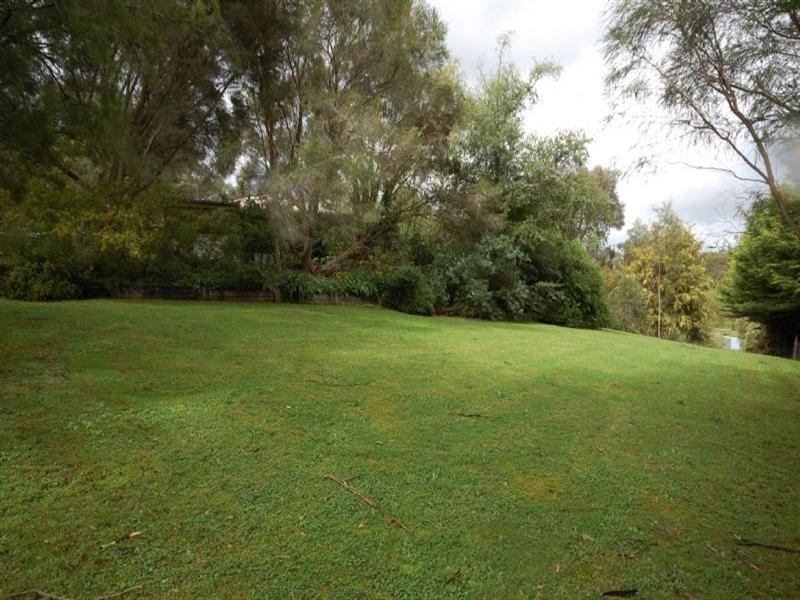 45 Railway Parade, Wandin North VIC 3139