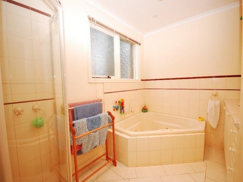 4 Stewart Avenue, Wandin North VIC 3139