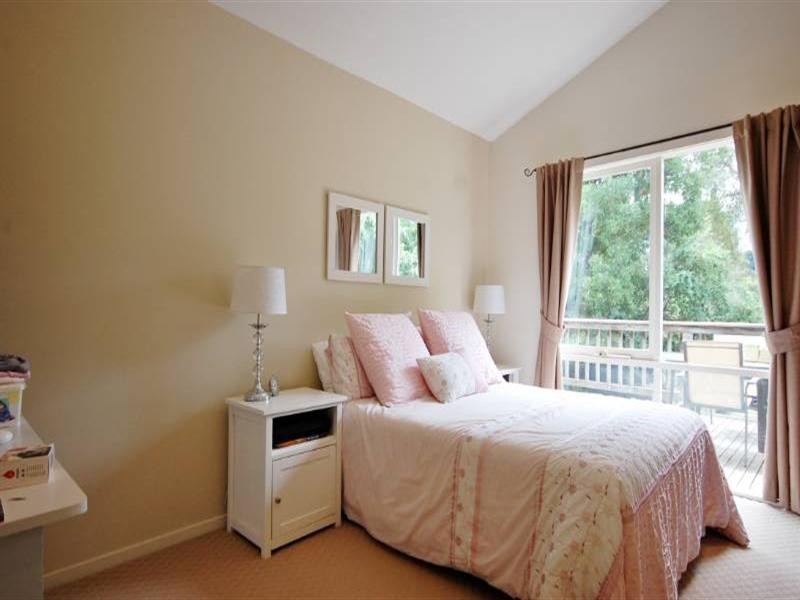 74 Johns Crescent, Mount Evelyn VIC 3796