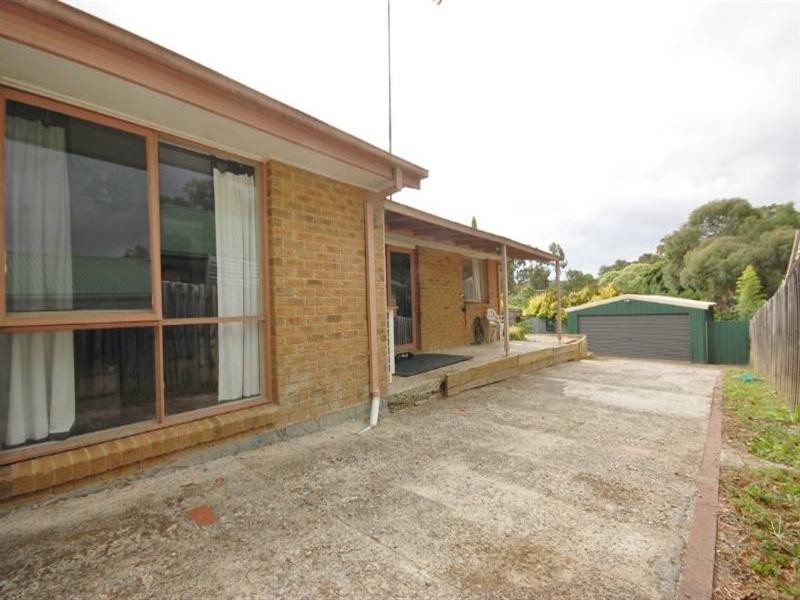 2/11 The Crescent, Mount Evelyn VIC 3796