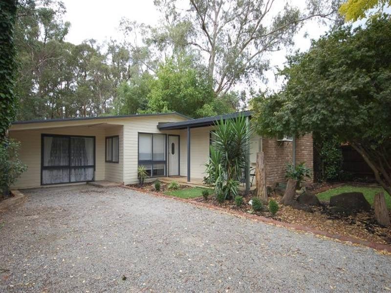 2 Kemp Avenue, Mount Evelyn VIC 3796