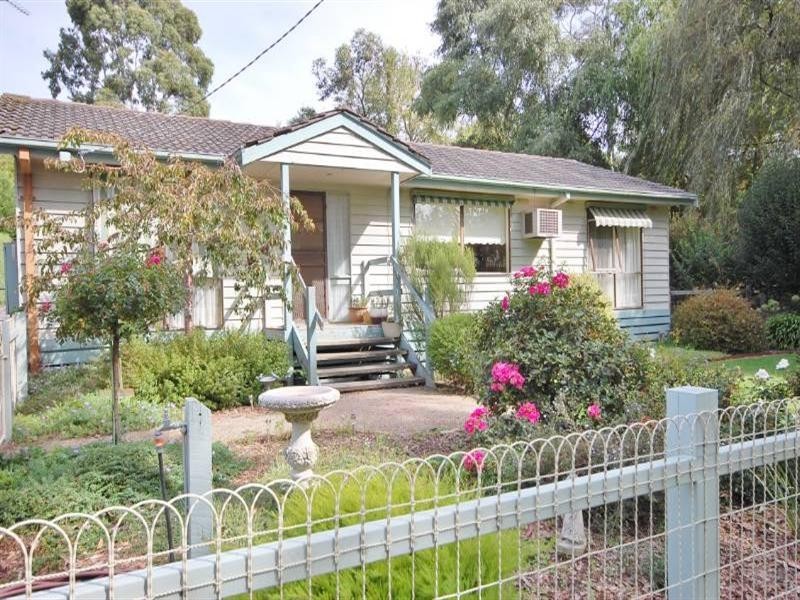 10 Winifred Street, Seville VIC 3139