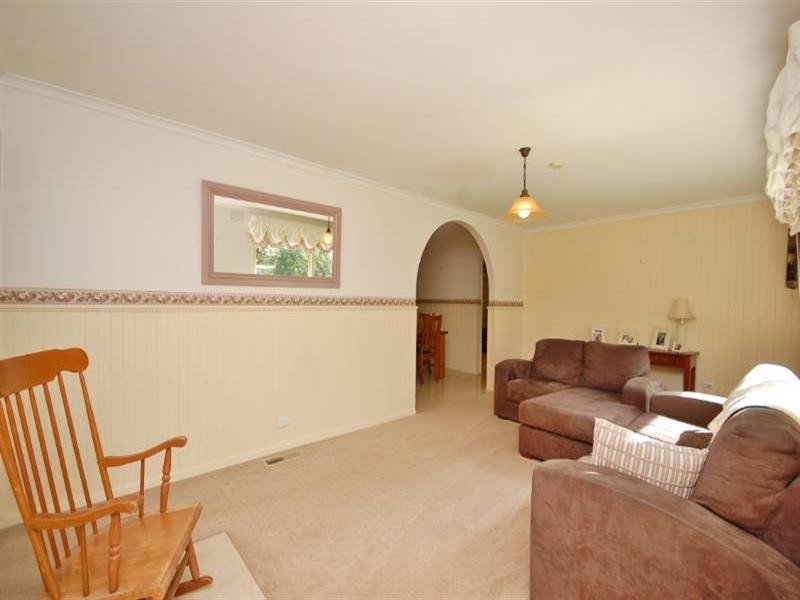 10 Winifred Street, Seville VIC 3139