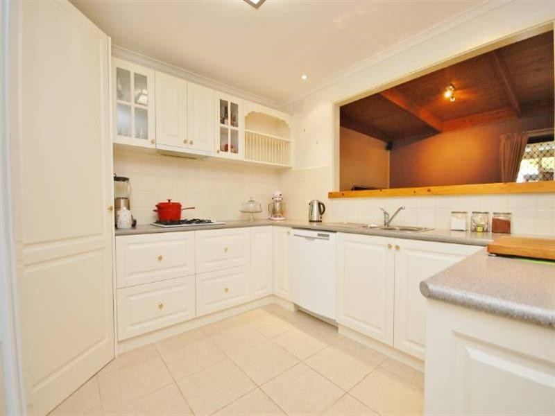 10 Winifred Street, Seville VIC 3139