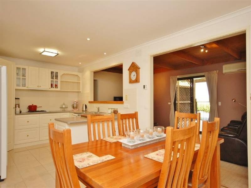 10 Winifred Street, Seville VIC 3139