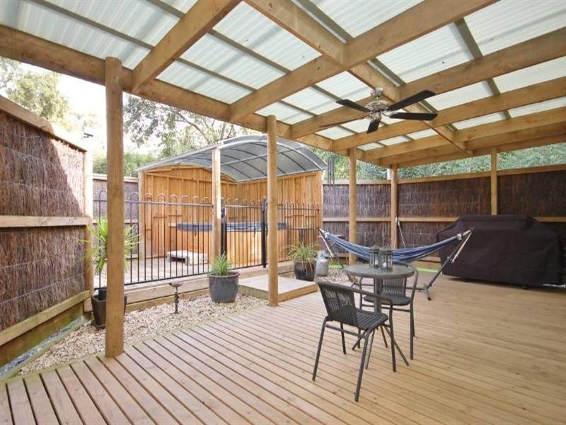 10 Winifred Street, Seville VIC 3139