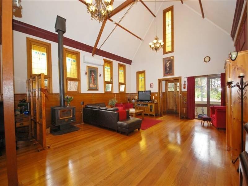 6 Monbulk Road, Mount Evelyn VIC 3796