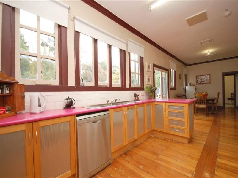 6 Monbulk Road, Mount Evelyn VIC 3796