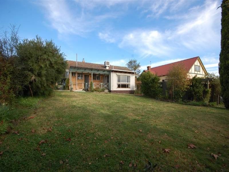 383 Warburton Highway, Wandin North VIC 3139