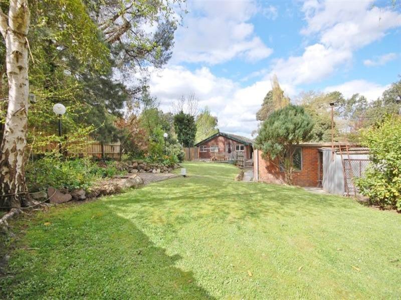 4 Stewart Avenue, Wandin North VIC 3139