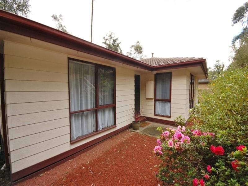 63 Commercial Road, Mount Evelyn VIC 3796