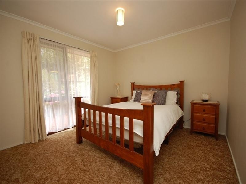 63 Commercial Road, Mount Evelyn VIC 3796