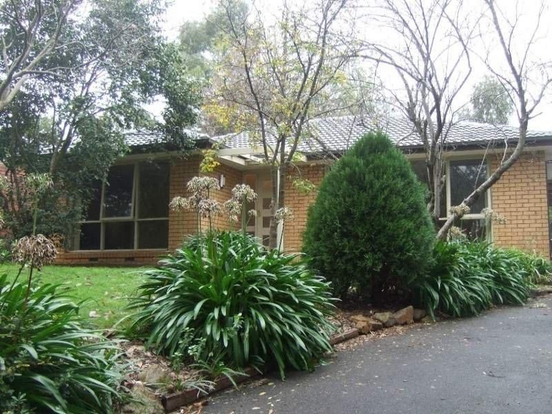 32 Churchill Drive, Mooroolbark VIC 3138