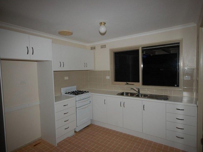 32 Churchill Drive, Mooroolbark VIC 3138