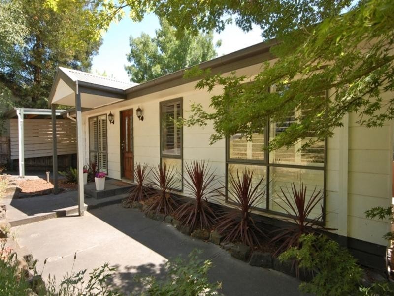 15 Belair Close, Seville VIC 3139