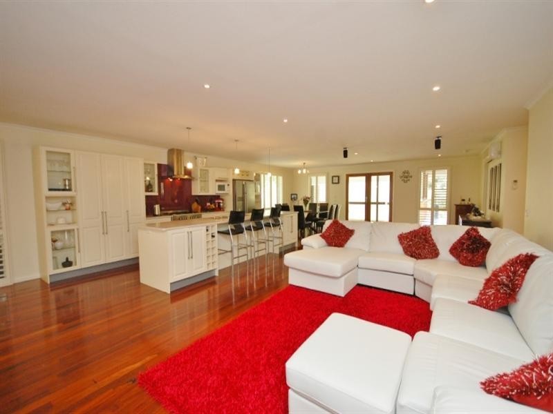 15 Belair Close, Seville VIC 3139