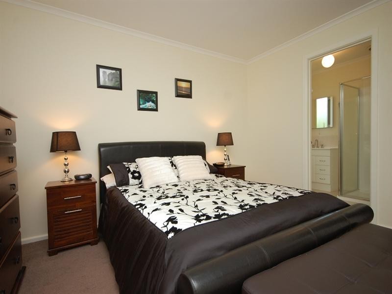 15 Belair Close, Seville VIC 3139