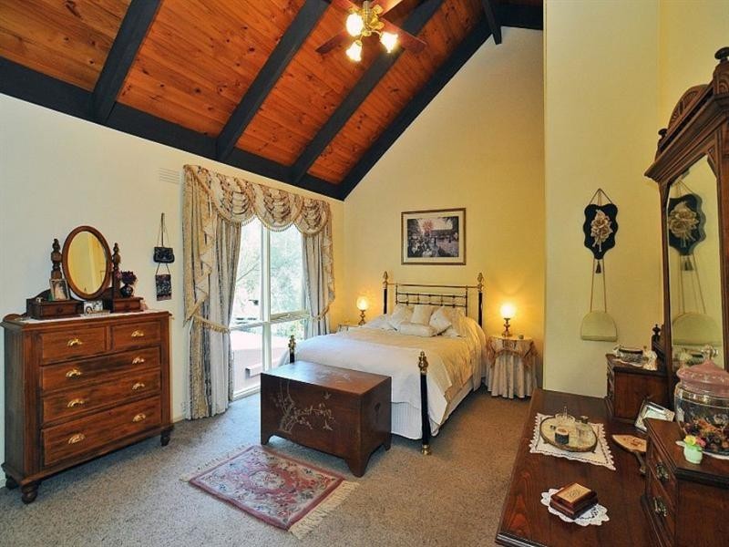 15 Scenic Crescent, Kalorama VIC 3766