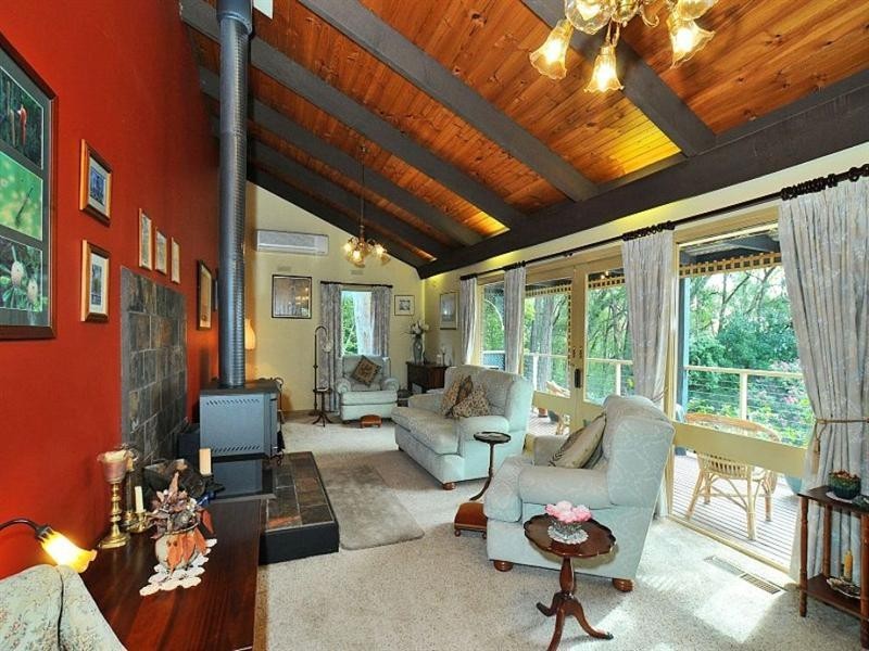 15 Scenic Crescent, Kalorama VIC 3766