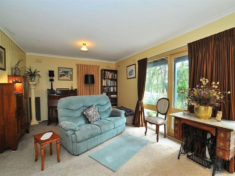 15 Scenic Crescent, Kalorama VIC 3766