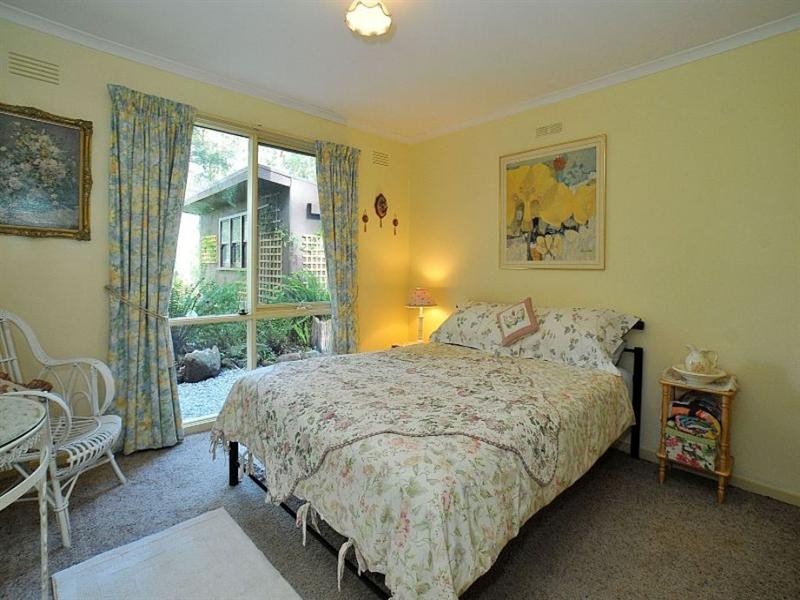 15 Scenic Crescent, Kalorama VIC 3766