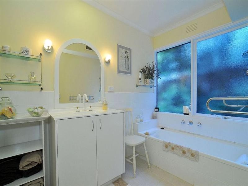 15 Scenic Crescent, Kalorama VIC 3766