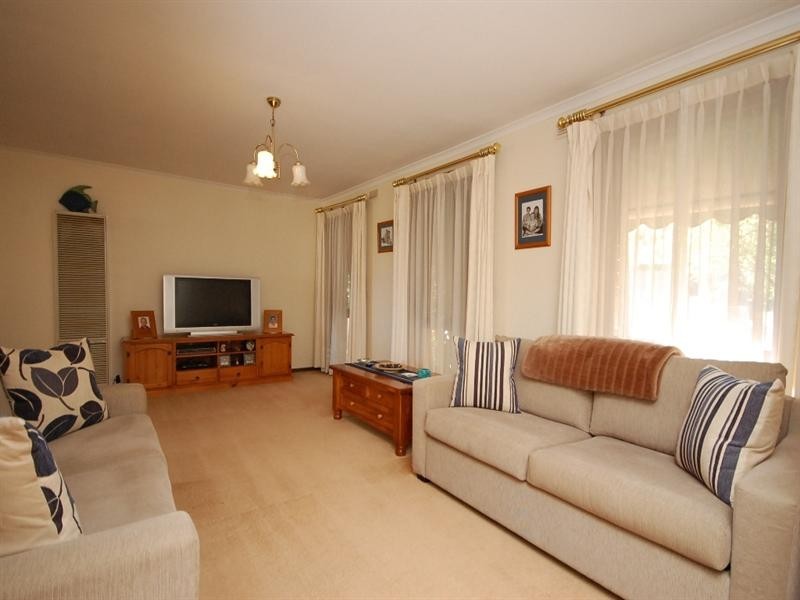 46 Churchill Drive, Mooroolbark VIC 3138