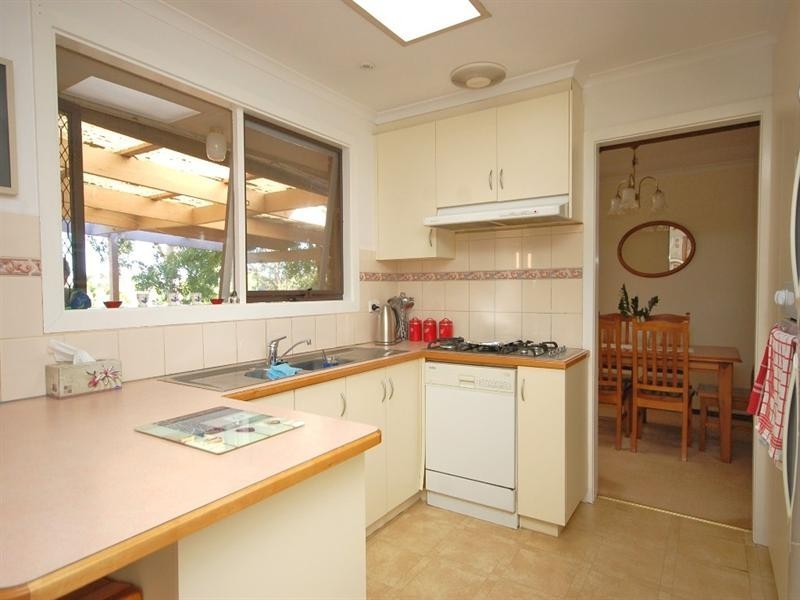 46 Churchill Drive, Mooroolbark VIC 3138