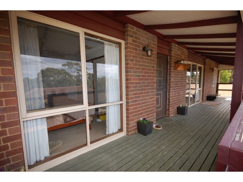 16 Landara Court, Mooroolbark VIC 3138