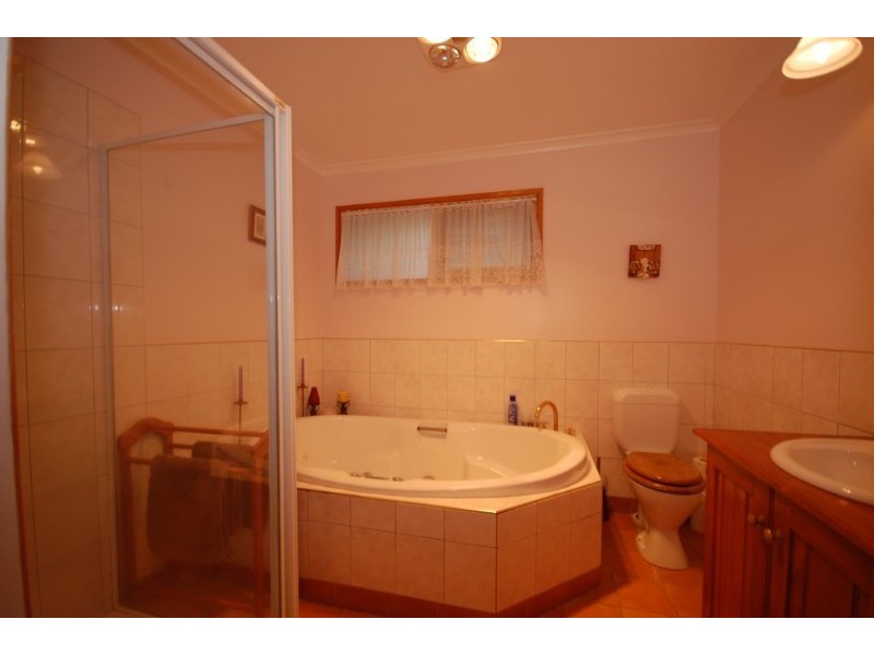 8 Marne Road, Mount Evelyn VIC 3796