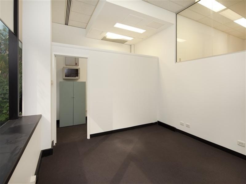 64 Ferny Avenue, Surfers Paradise QLD 4217