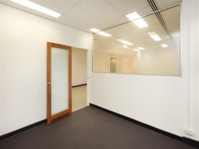 64 Ferny Avenue, Surfers Paradise QLD 4217