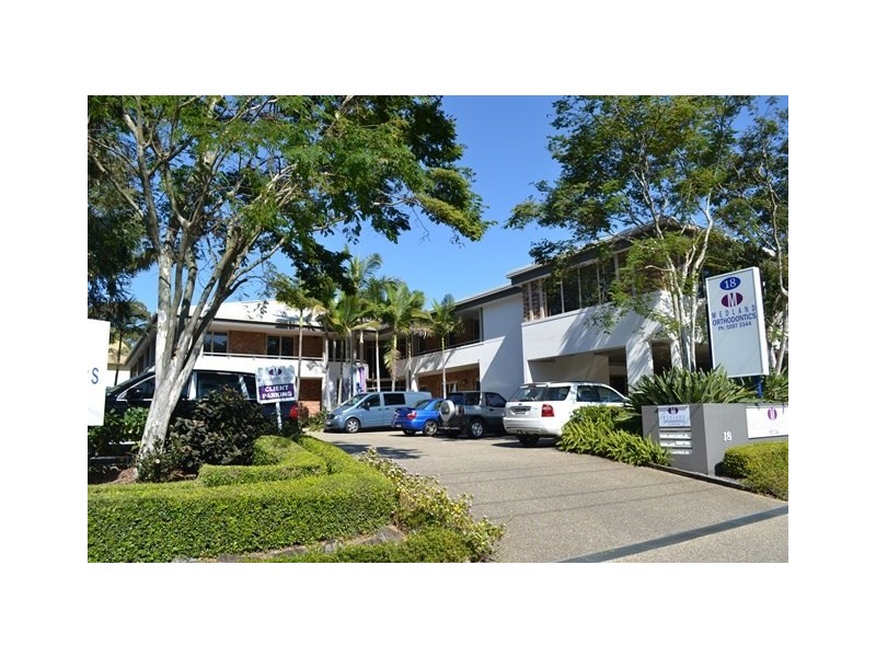 18 Carrara Street, Benowa QLD 4217
