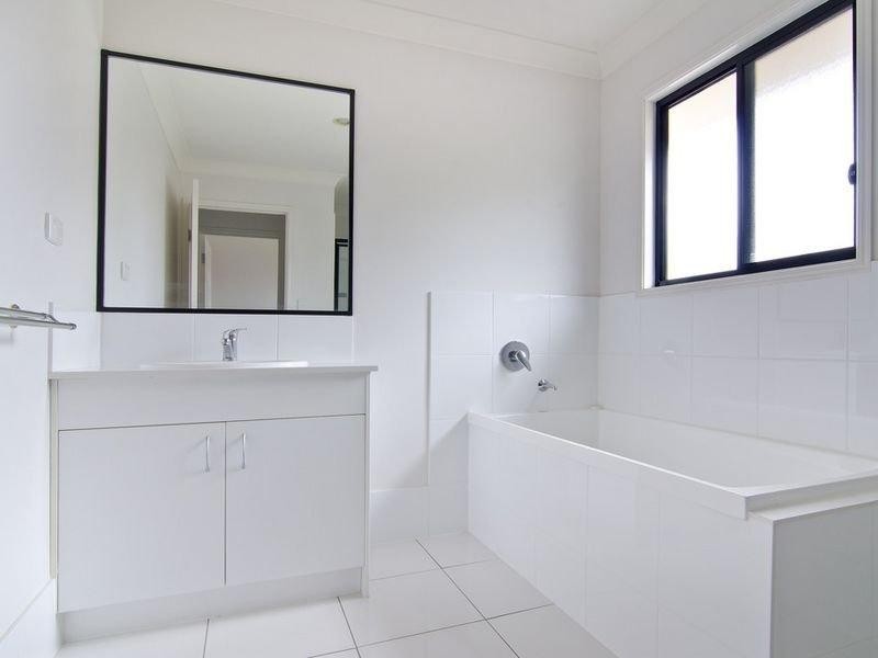 66 Nerang Broadbeach Road, Nerang QLD 4211