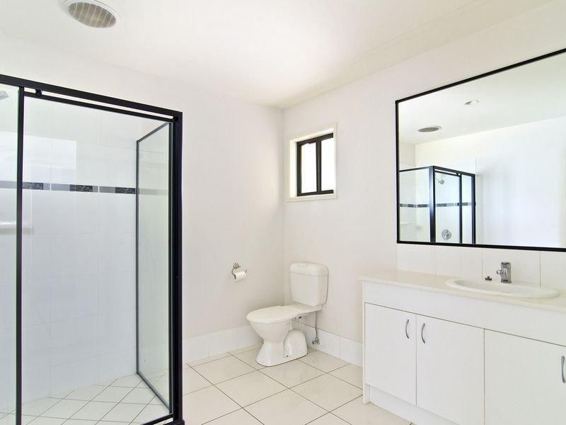 66 Nerang Broadbeach Road, Nerang QLD 4211