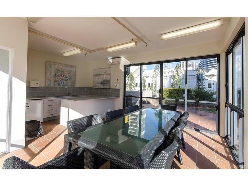 15 Victoria Avenue, Broadbeach QLD 4218