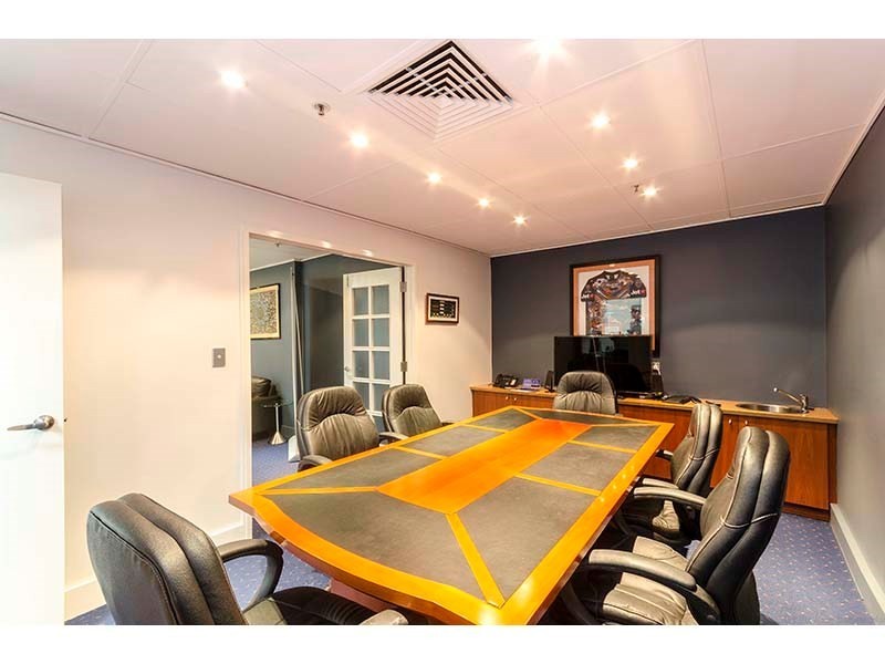 15 Victoria Avenue, Broadbeach QLD 4218