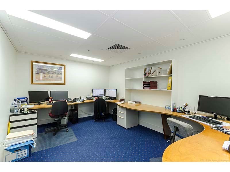 15 Victoria Avenue, Broadbeach QLD 4218