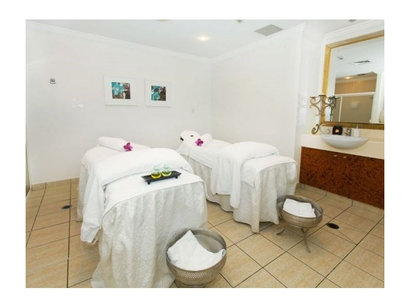 24 Queensland Avenue, Broadbeach QLD 4218